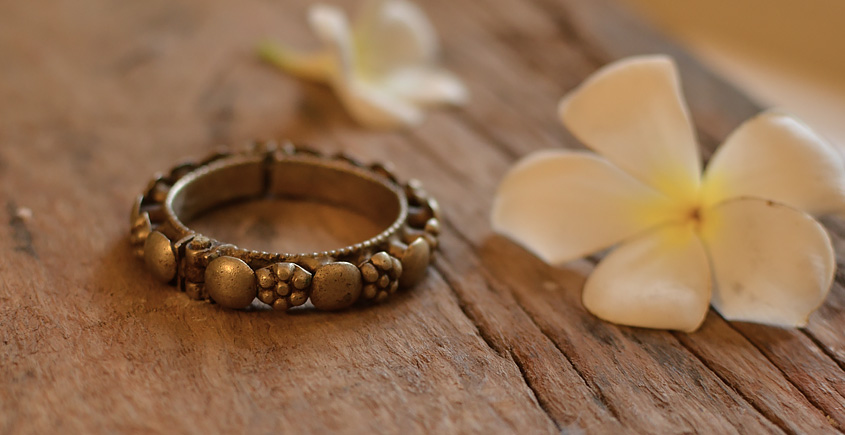 Kanupriya ~ White Metal Vintage Bangle 
